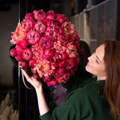 картинка Букет из 51 пиона "Салмон Дрим " от магазина Одежда+